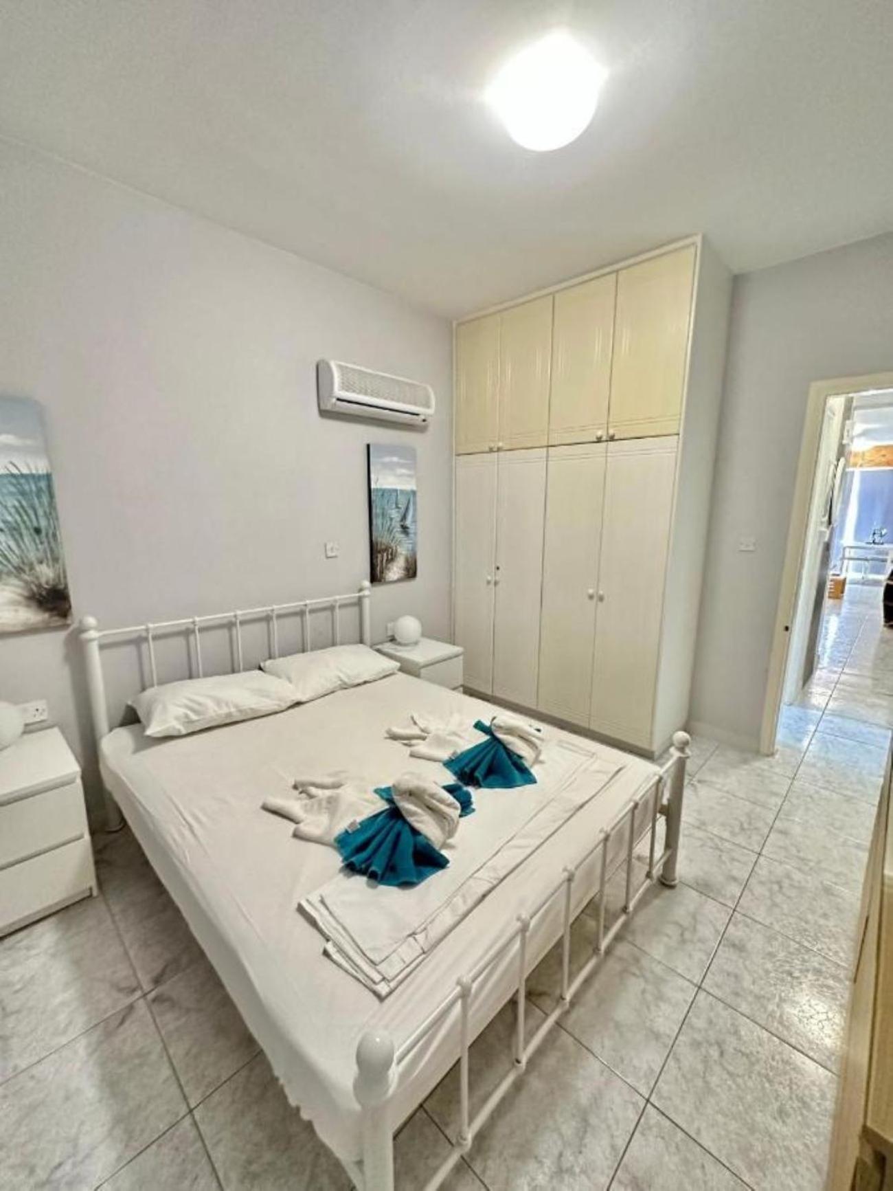 H&O Danaos Sea Breeze Apartment 파포스 외부 사진